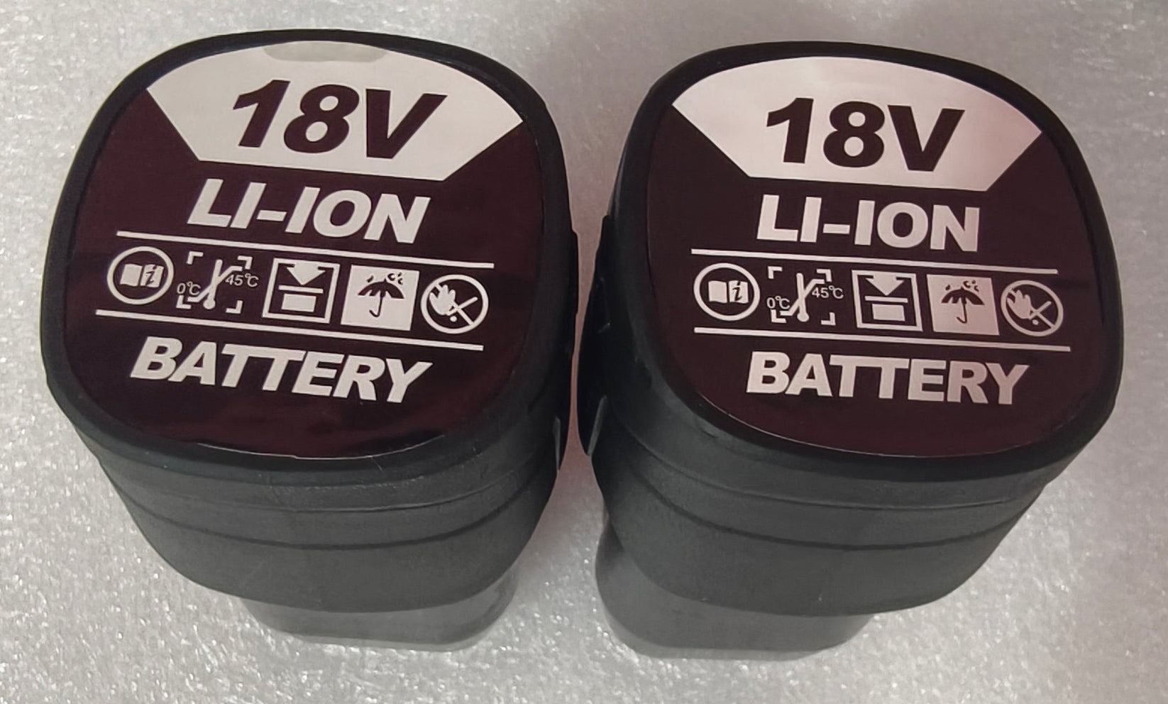 Two 18V Lithium-Ion batteries with digital charge level indicator for uninterrupted work
