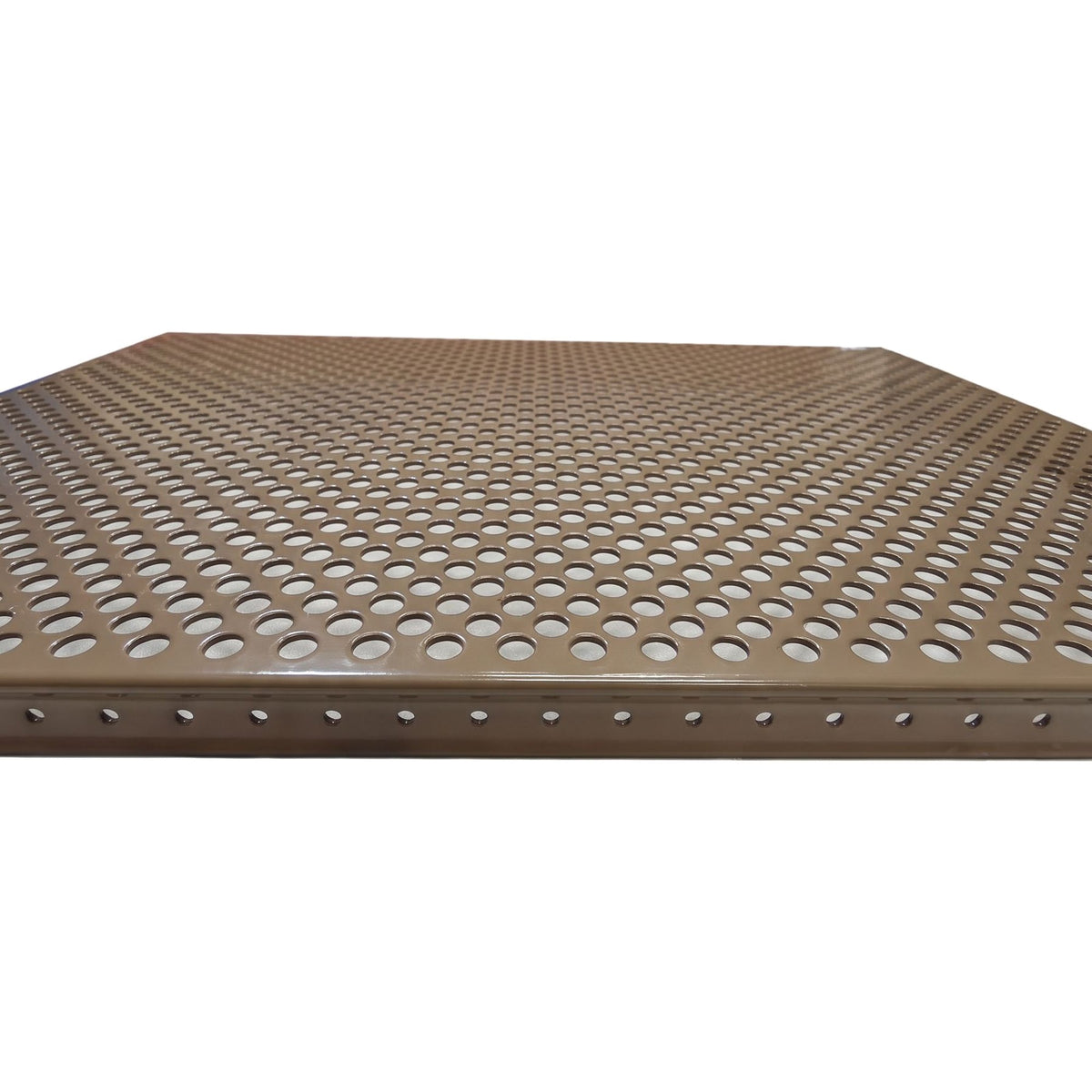 Pannello esterno forato Beige RAL 1019, vista laterale radente con foratura