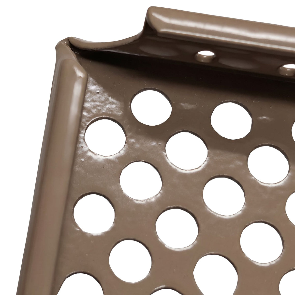 Pannello esterno forato Beige RAL 1019, dettaglio dell’angolo piegato
