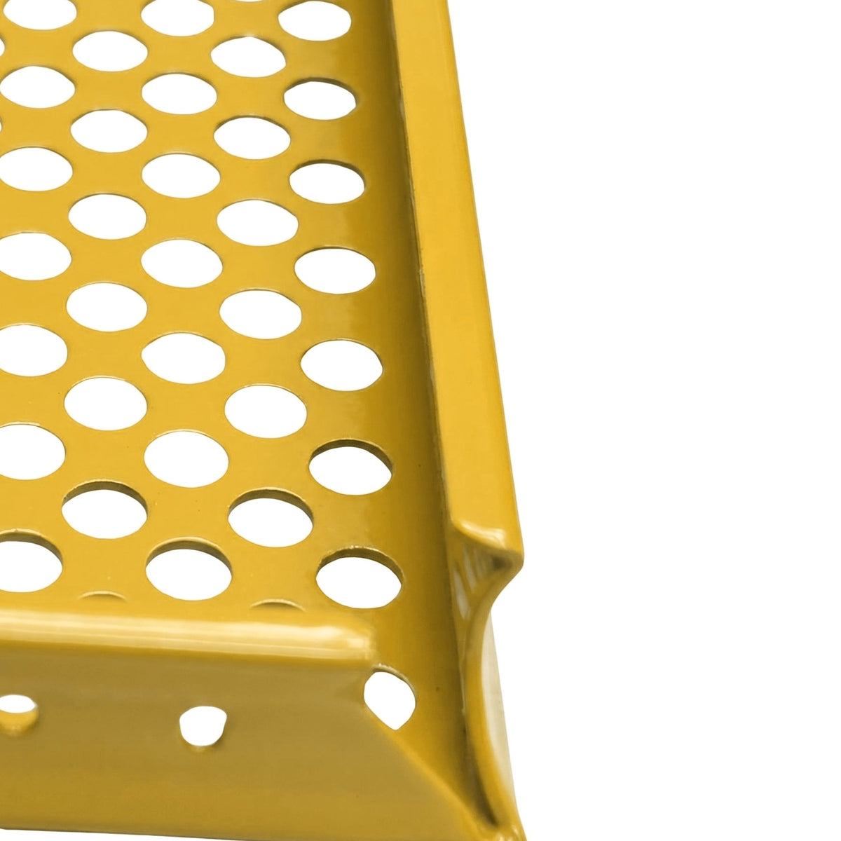Pannello esterno forato Giallo dorato RAL 1004, dettaglio di angolo e bordo