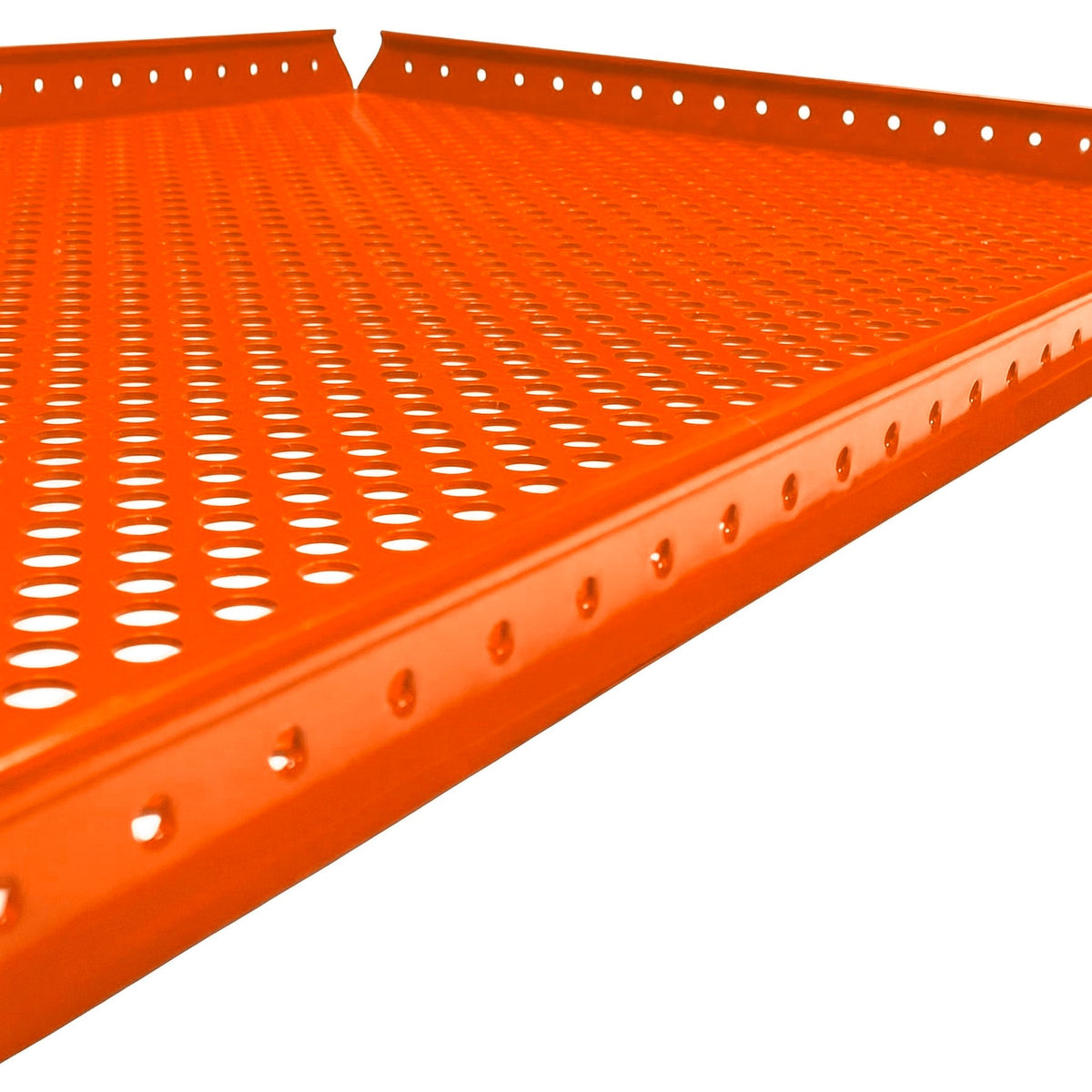 Tablette extérieure perforée Orange pur RAL 2004, vue en biais du bord perforé