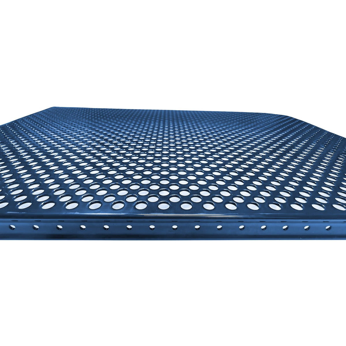 Tablette extérieure perforée Bleu acier RAL 5011, vue latérale rasante avec perforation